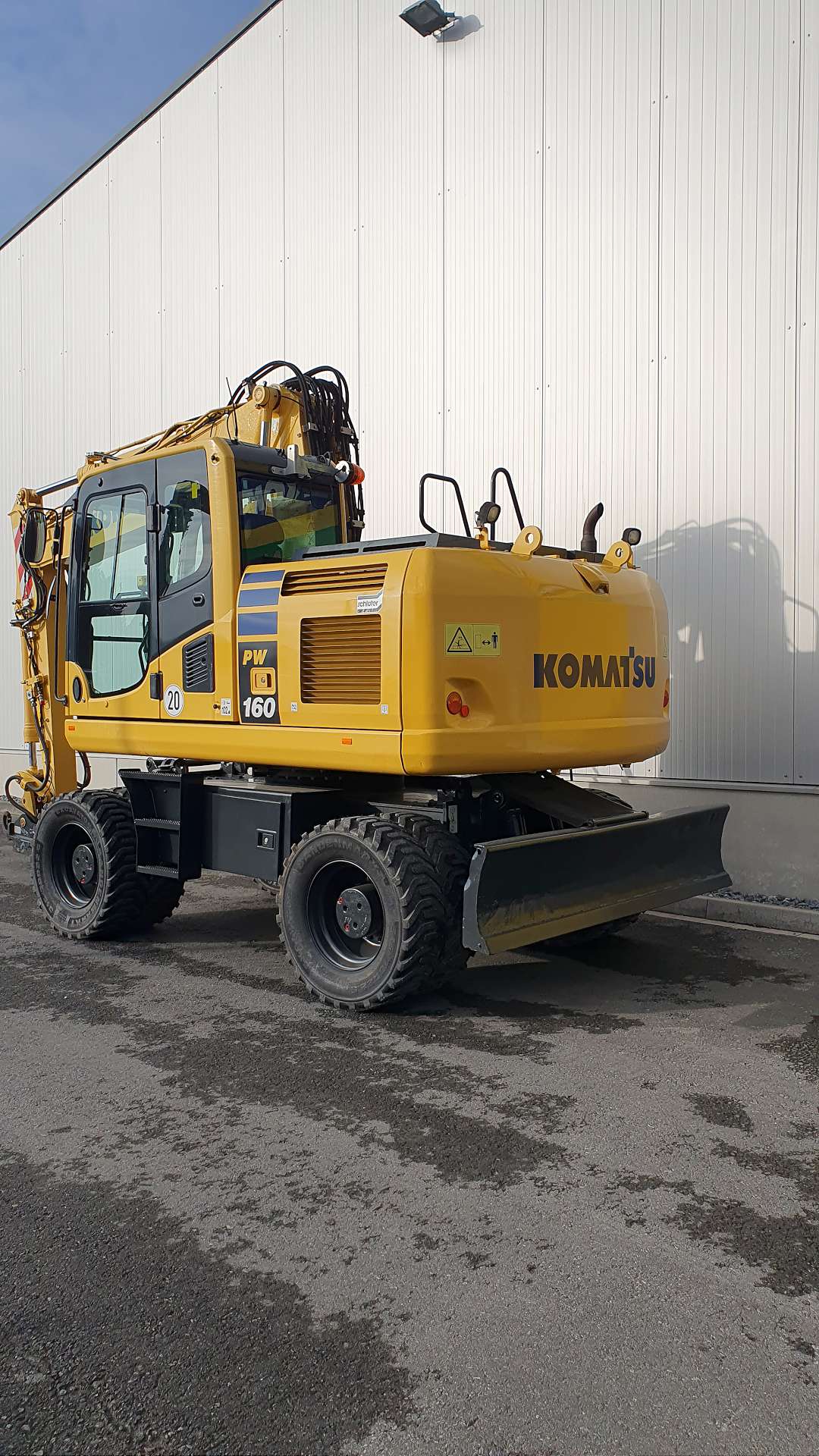 KOMATSU PW 16010 von Schlüter Baumaschinen